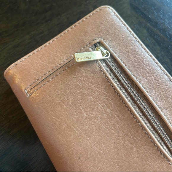 New without tags ~ MATT & NAT Zip-around Webber wallet Vintage Collection - Picture 3 of 13
